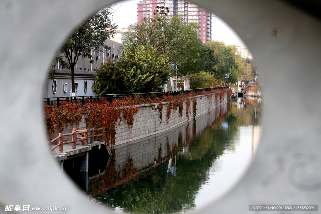 北京护城河秋色