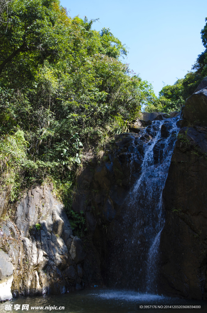 马峦山瀑布