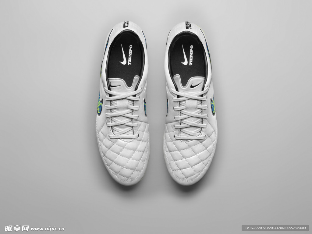 NIKE 足球鞋