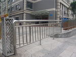 伸缩门
