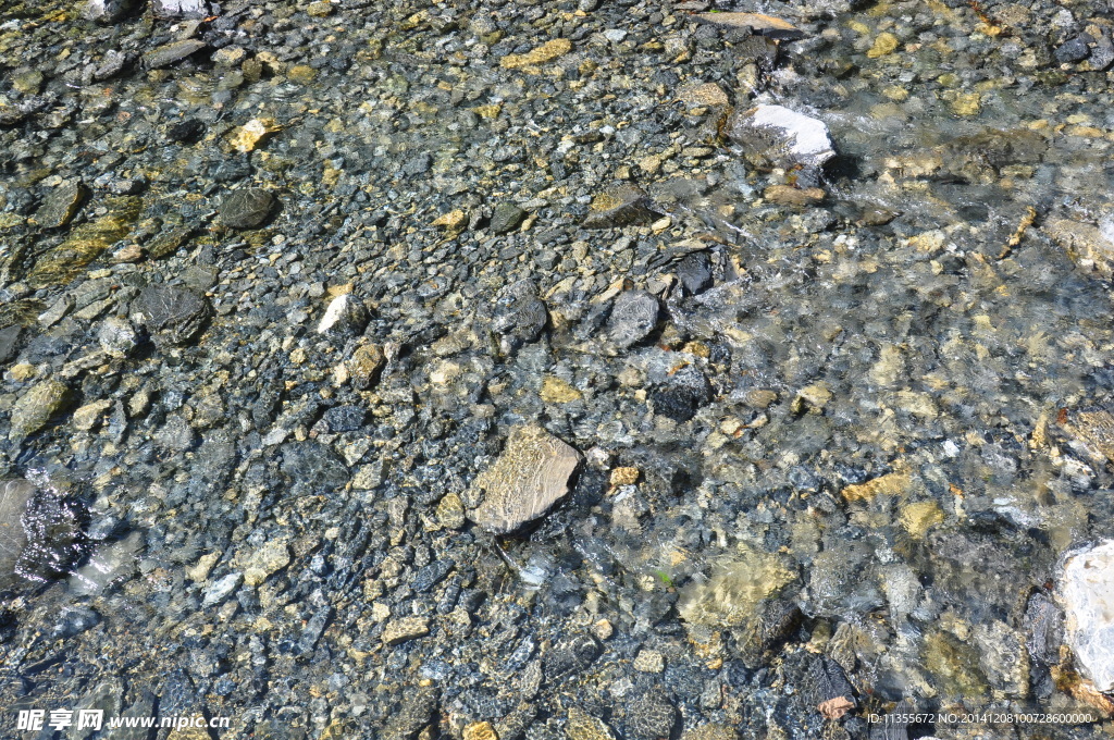 溪水