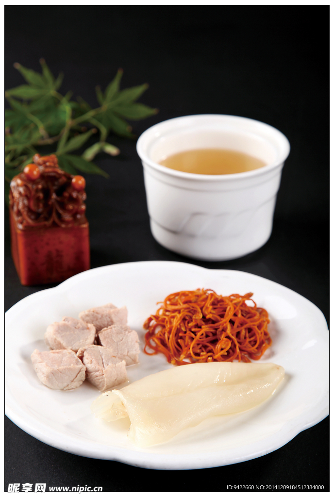 肉汁虫草花炖花胶