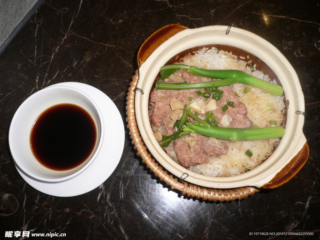 咸石斑肉饼煲仔饭