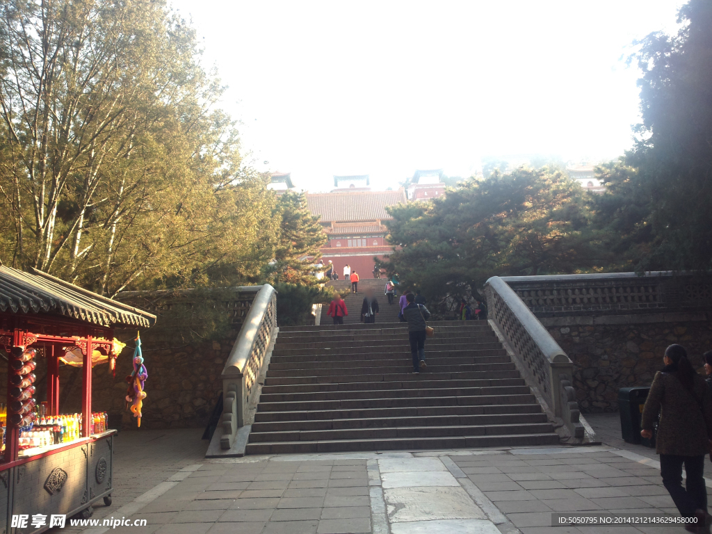 颐和园亭台楼阁