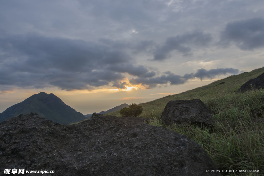 唯美祖山夕阳