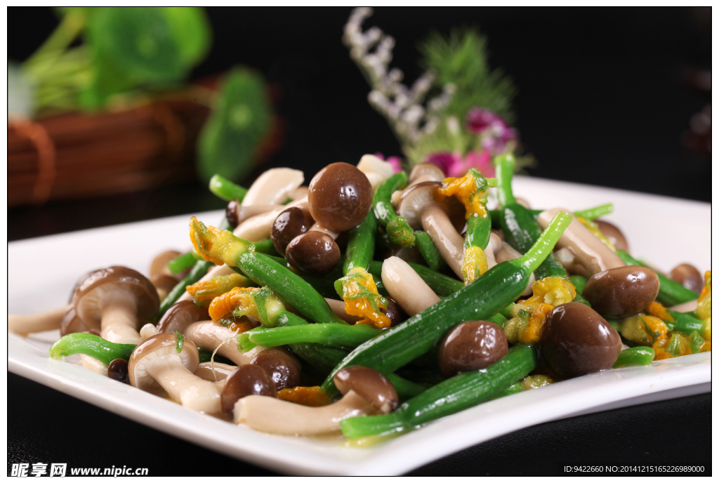 蟹味菇炒黄瓜芽