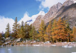 雄伟山峰