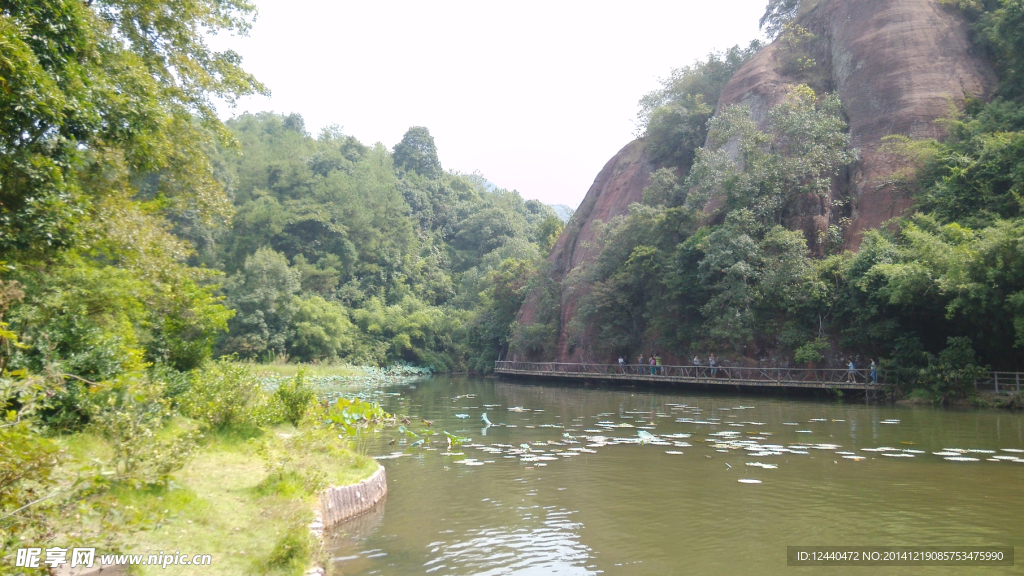 丹霞山湖水一角