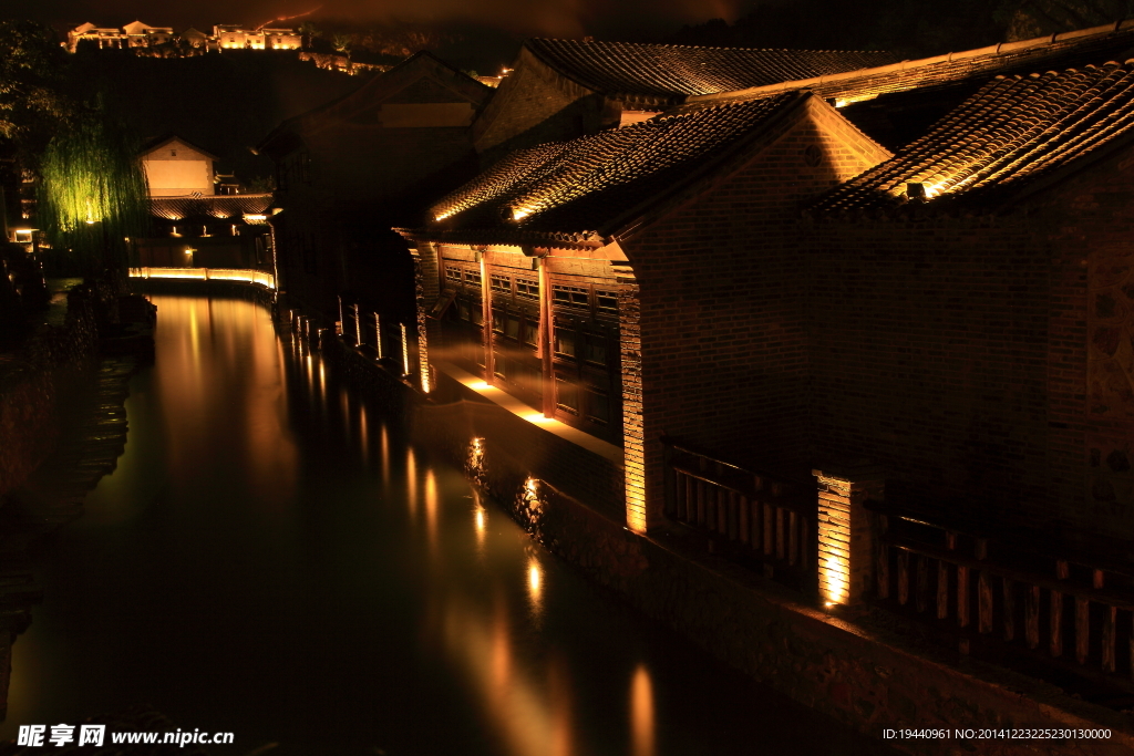 水镇长城夜景