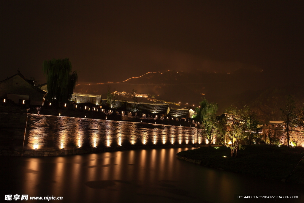 水镇长城夜景
