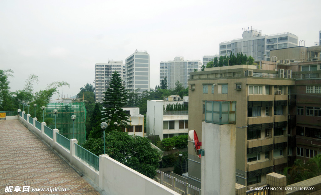 山顶高楼建筑