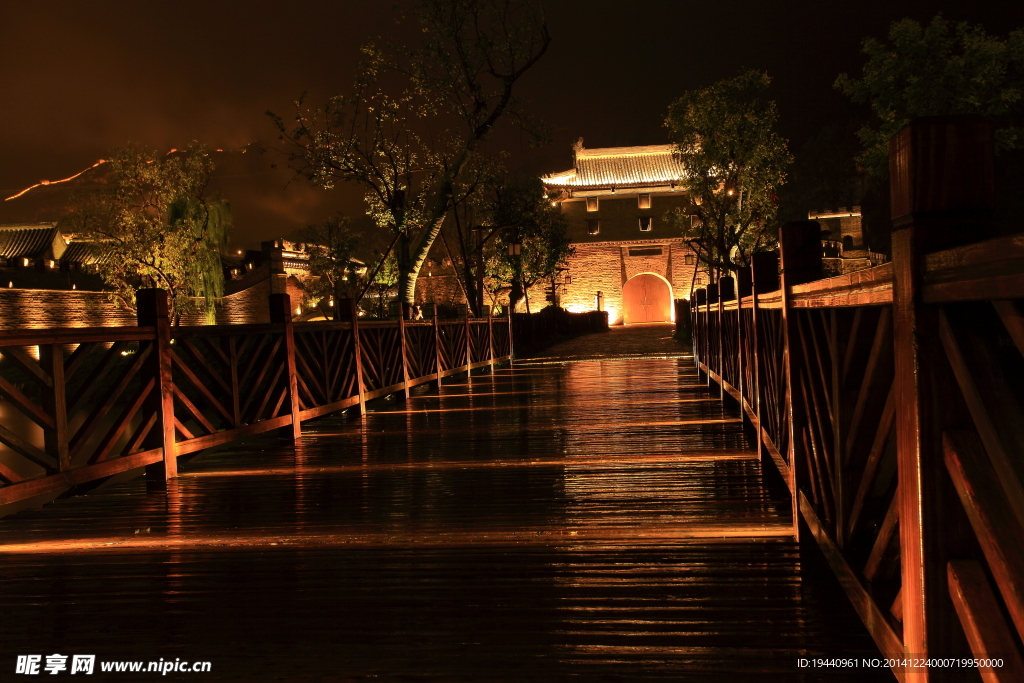 水镇长城夜景