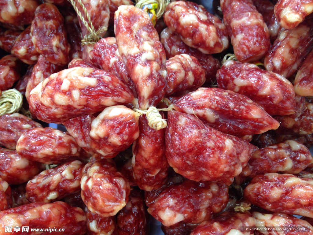 香肠 腊肠 腊制品拍摄 美食摄影 中国风美食摄影|摄影|静物|青山qingshan - 原创作品 - 站酷 (ZCOOL)