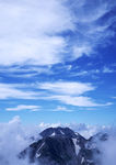 黑色岩石 蓝天白云风景图片