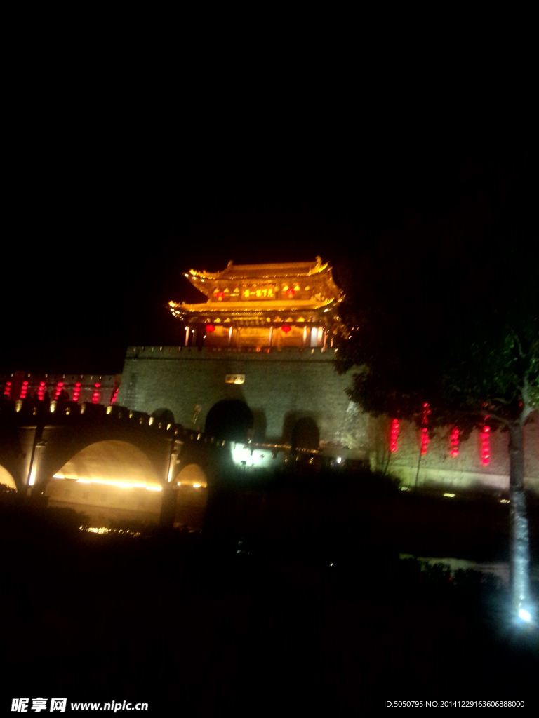 古楼夜景