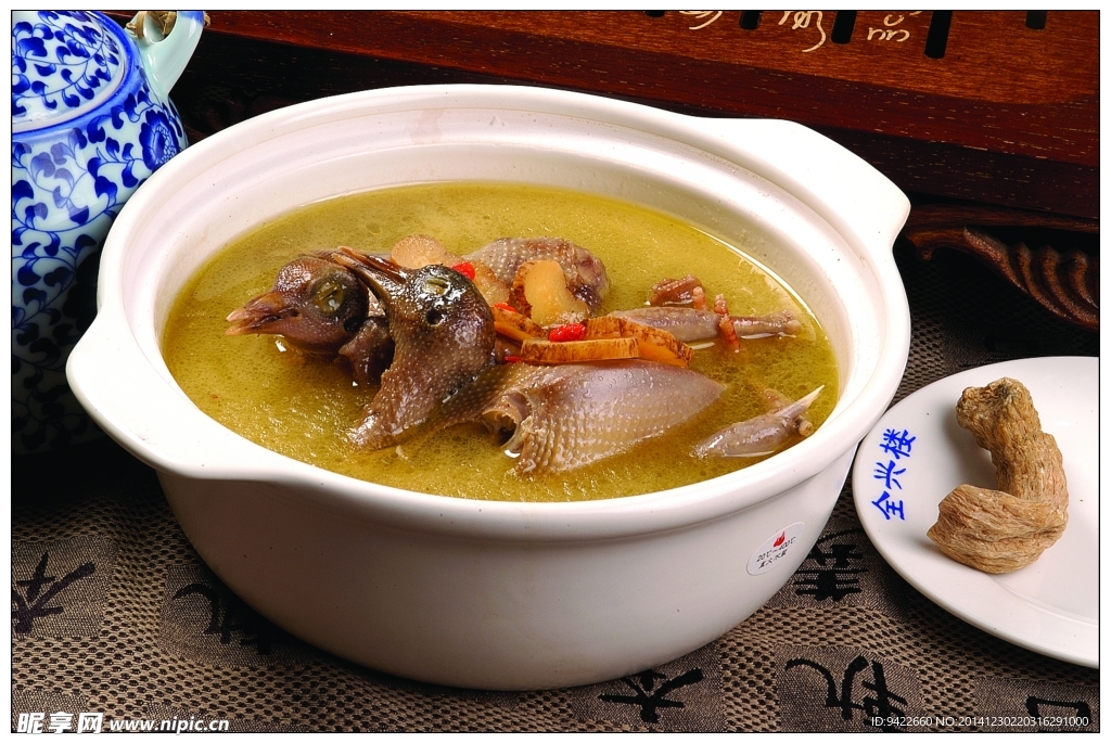 天麻炖乳鸽