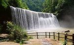 山水瀑布