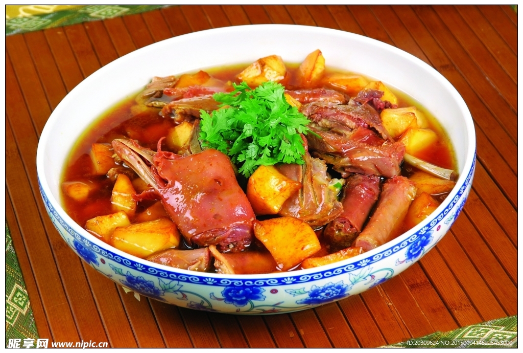 大鹅烧土豆