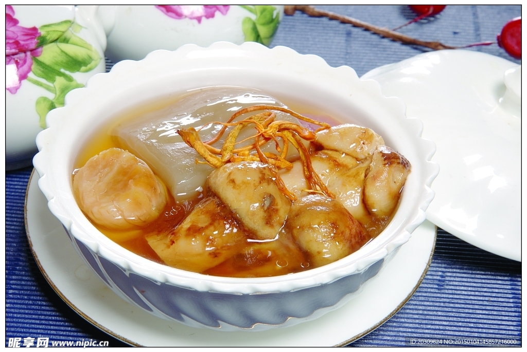 松茸炖鲸胶