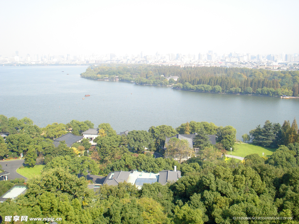 远眺杭州西湖的风景