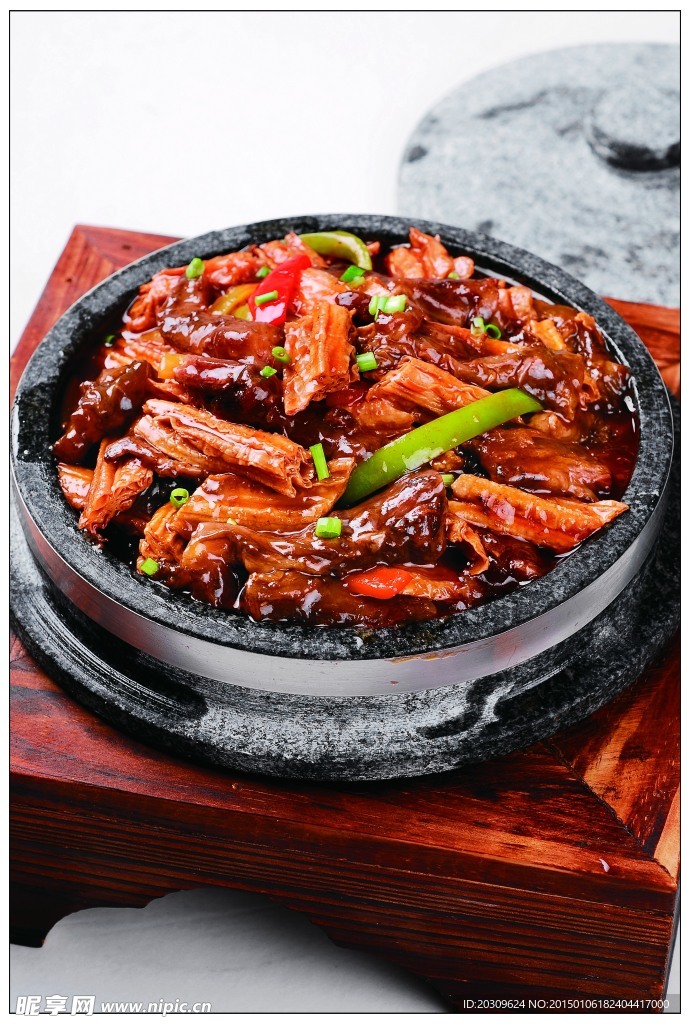 石锅腐竹牛筋