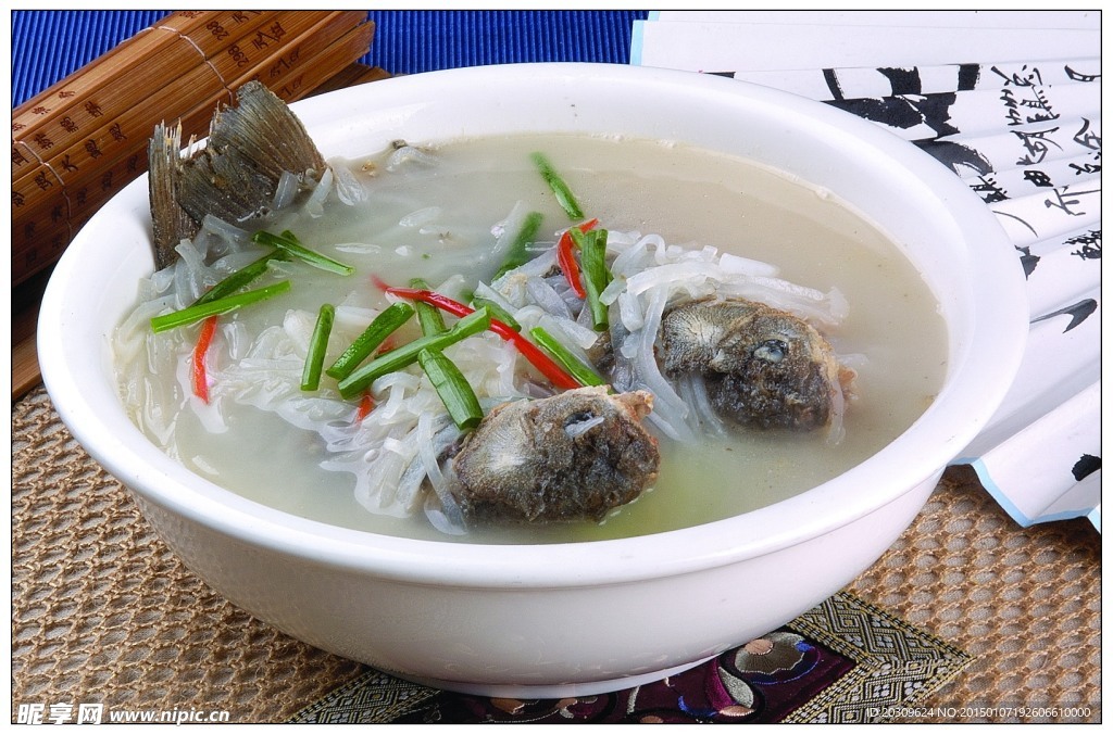 萝卜丝煮鲫鱼