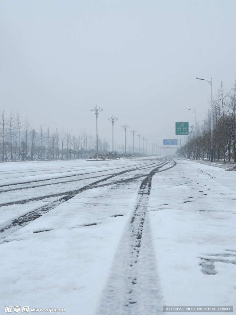 高速路雪景