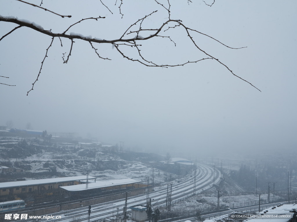 铁路雪景