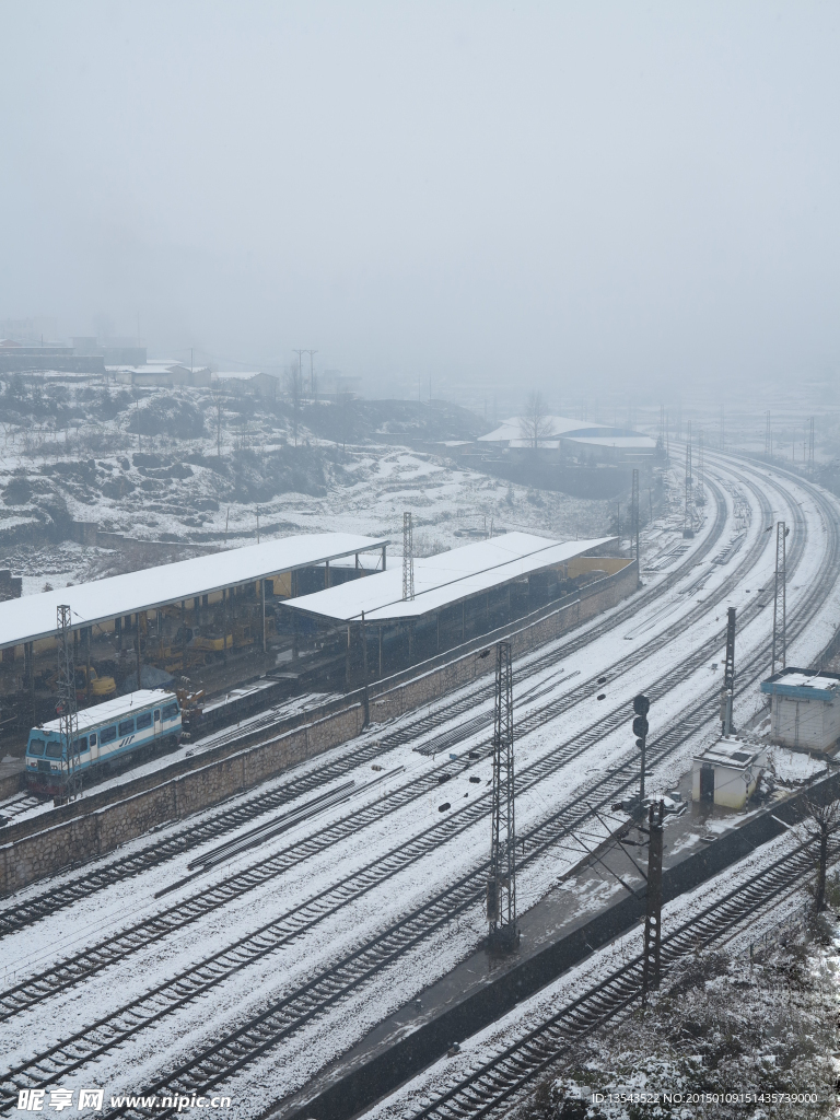 铁路雪景