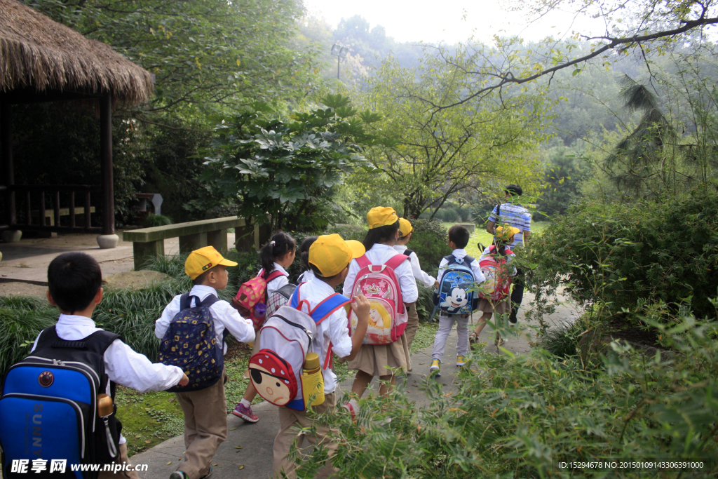 小学生秋游
