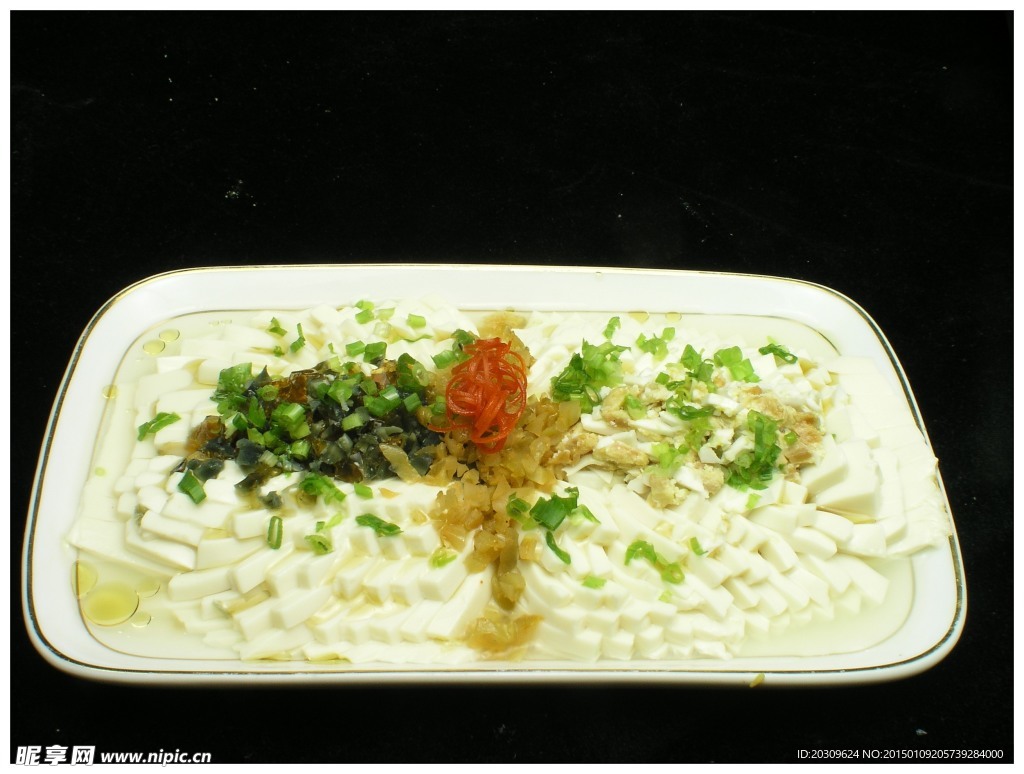 双色蛋拌豆腐