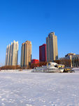 冬季哈尔滨松花江畔风景