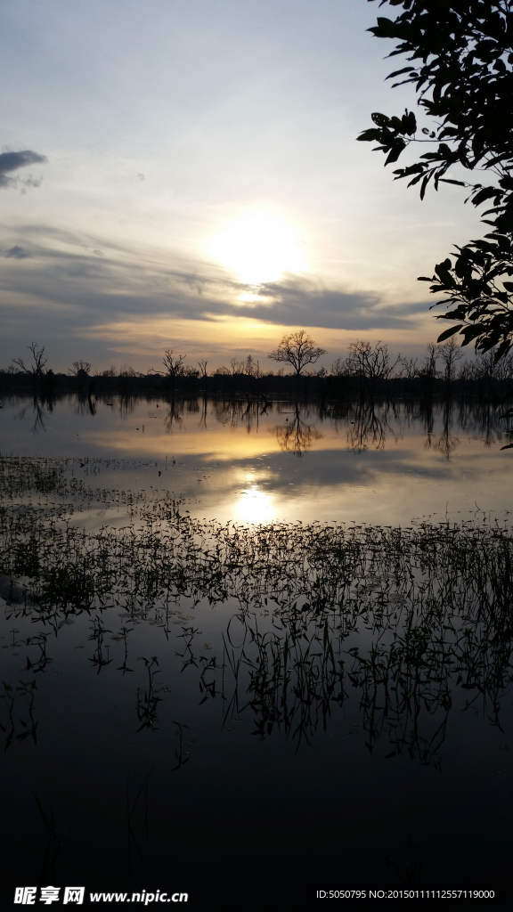 夕阳湖景