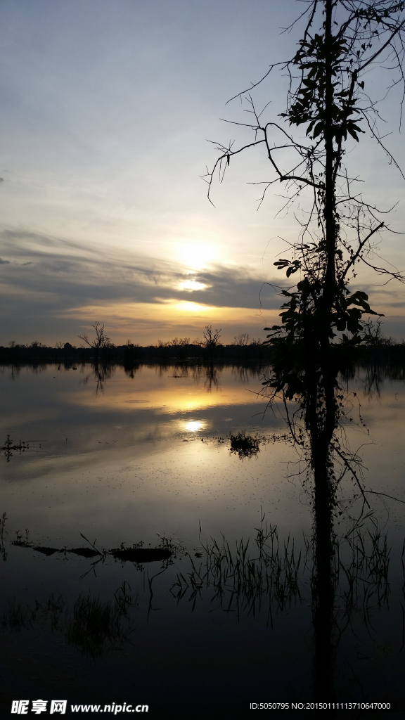 夕阳湖景