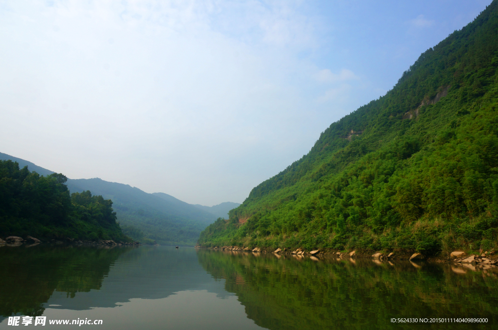 江南 湖水 山脉