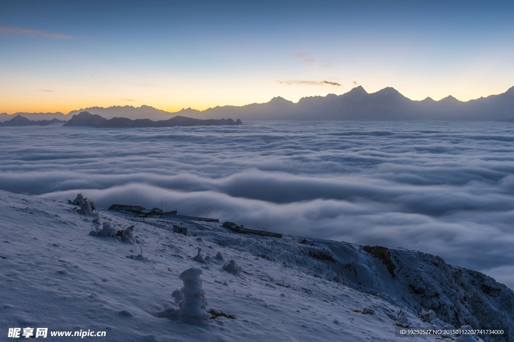 牛背山雪景