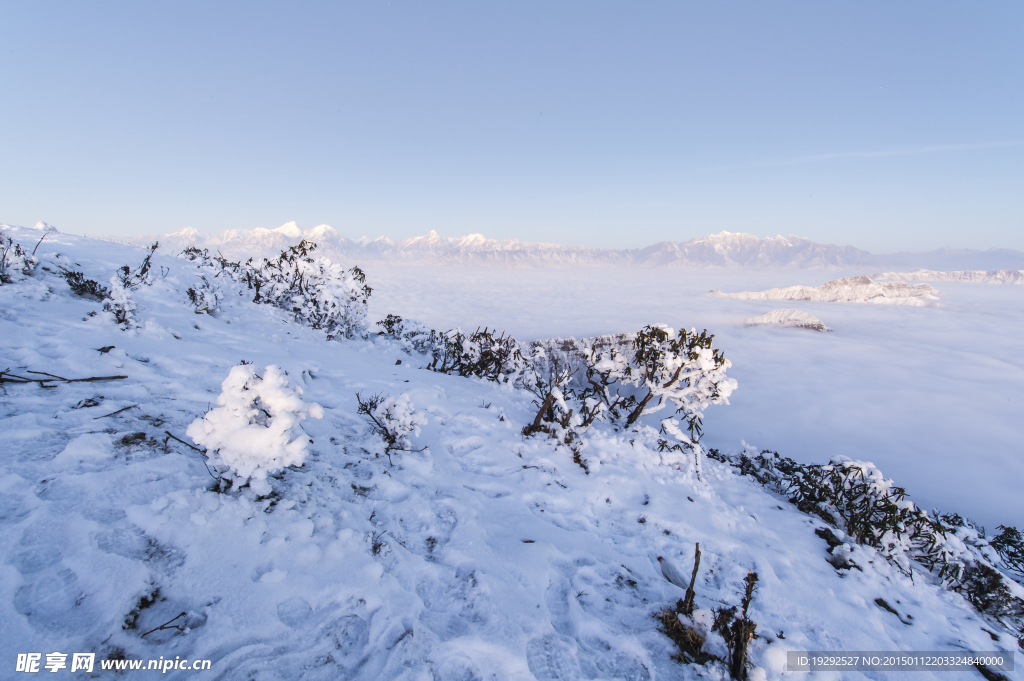 牛背山雪景