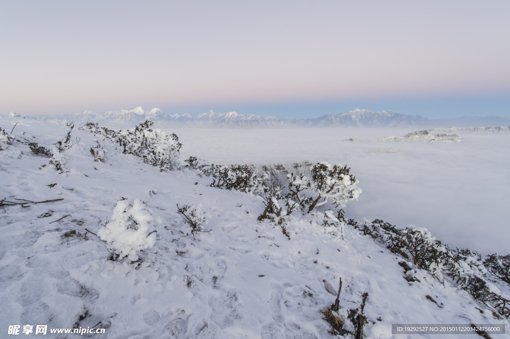 牛背山雪景