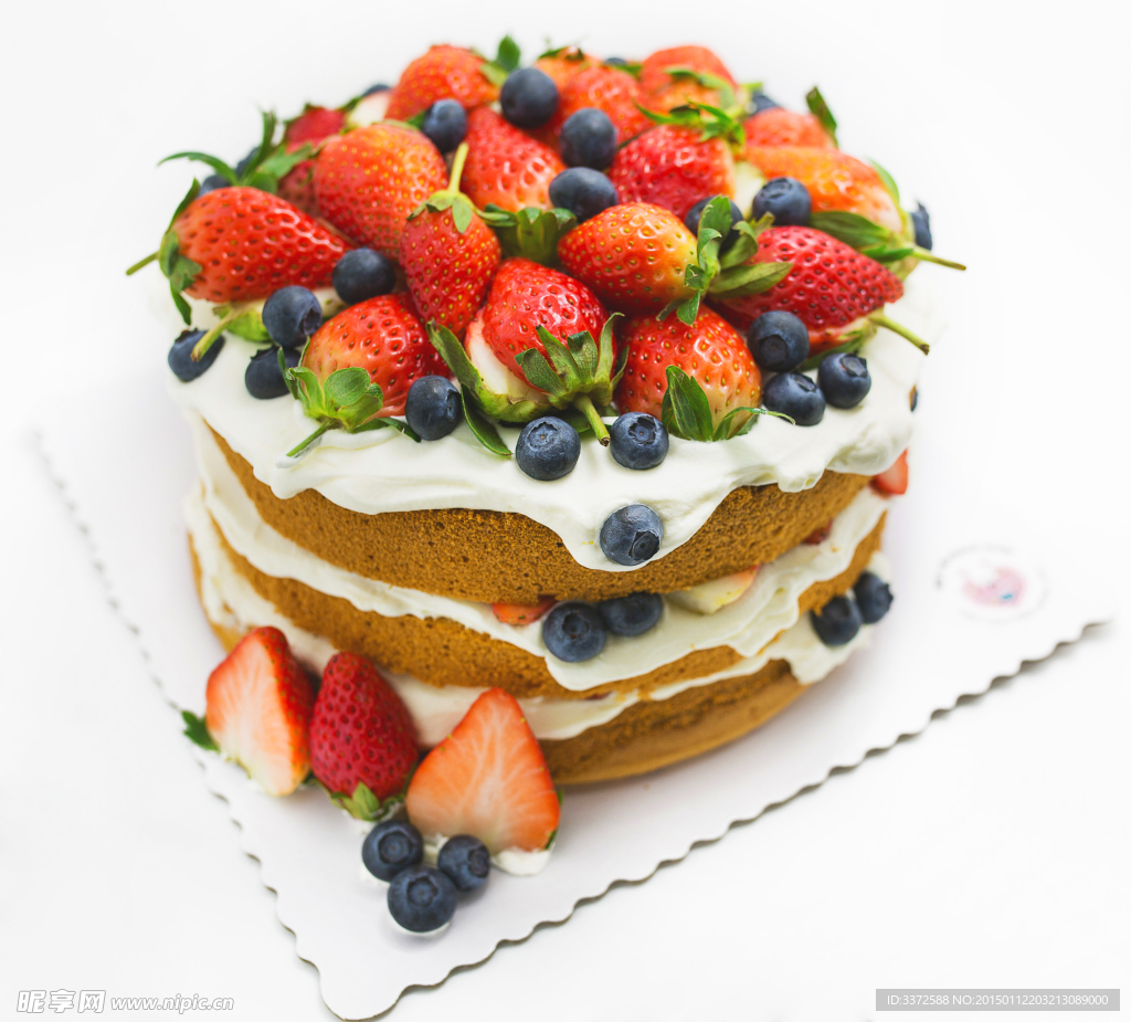 草莓蓝莓蛋糕