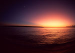 夕阳下海滩图片