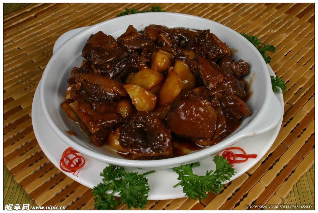 小肥鹅炖土豆
