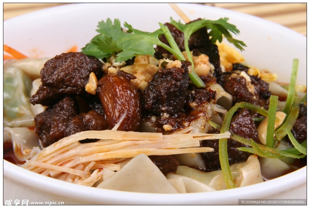 焖肉炒手云南美食园