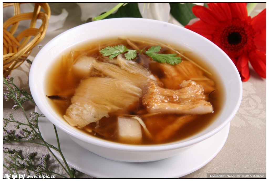 鱼翅赤肉羹