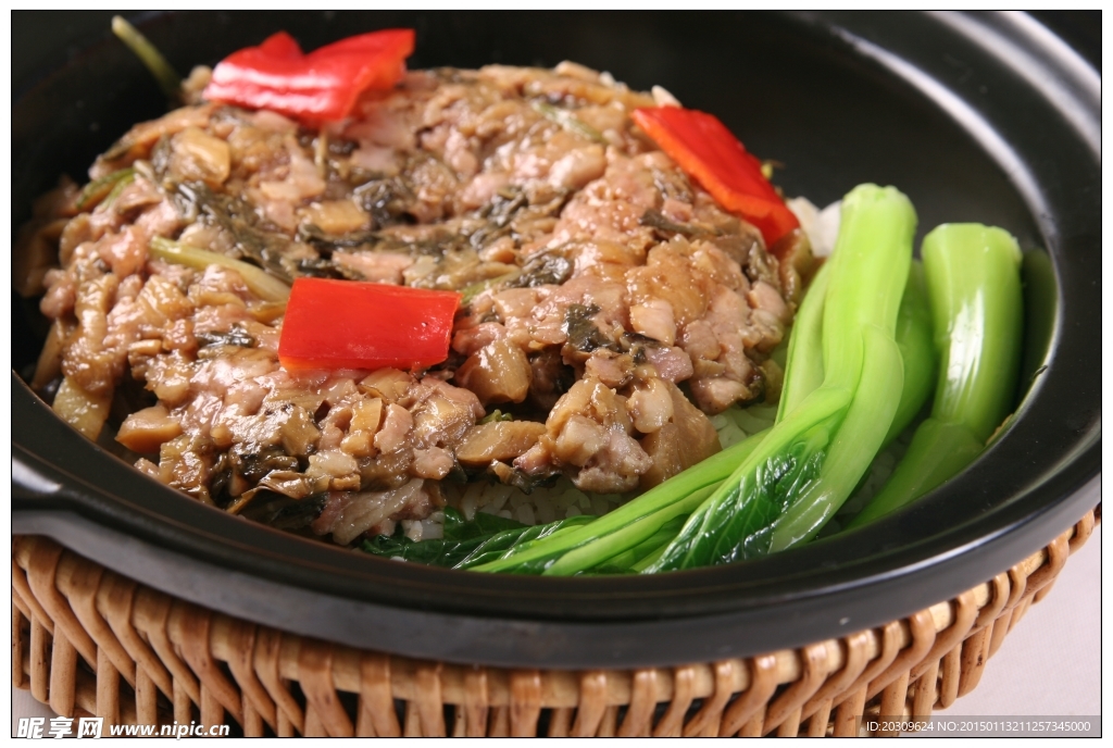 梅菜肉饼煲仔饭