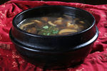 酥肉炖杂菇