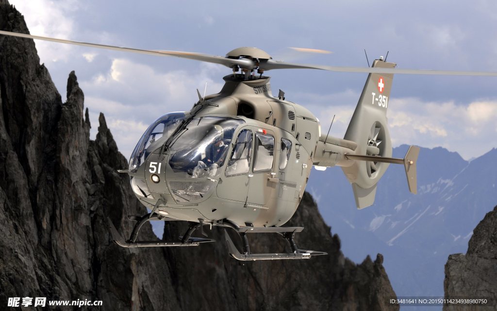 EC135 直升机