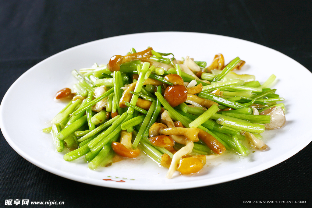 双菇爆小芹