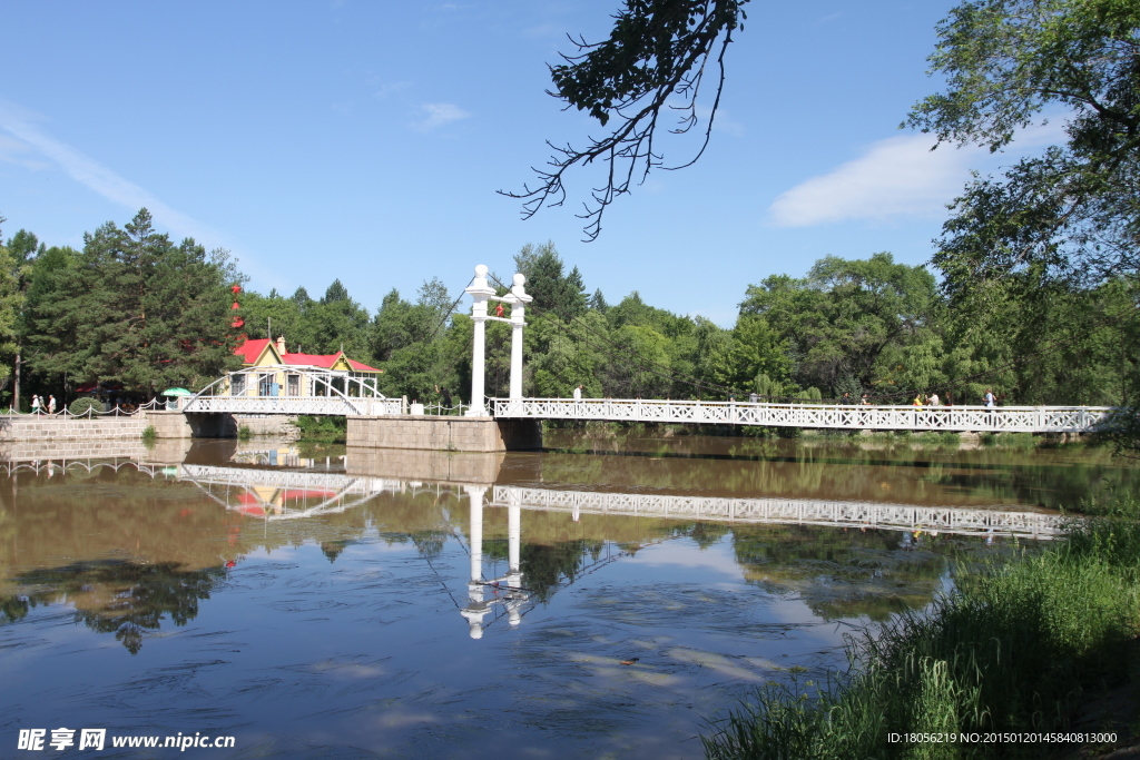 扎兰屯吊桥公园吊桥全景