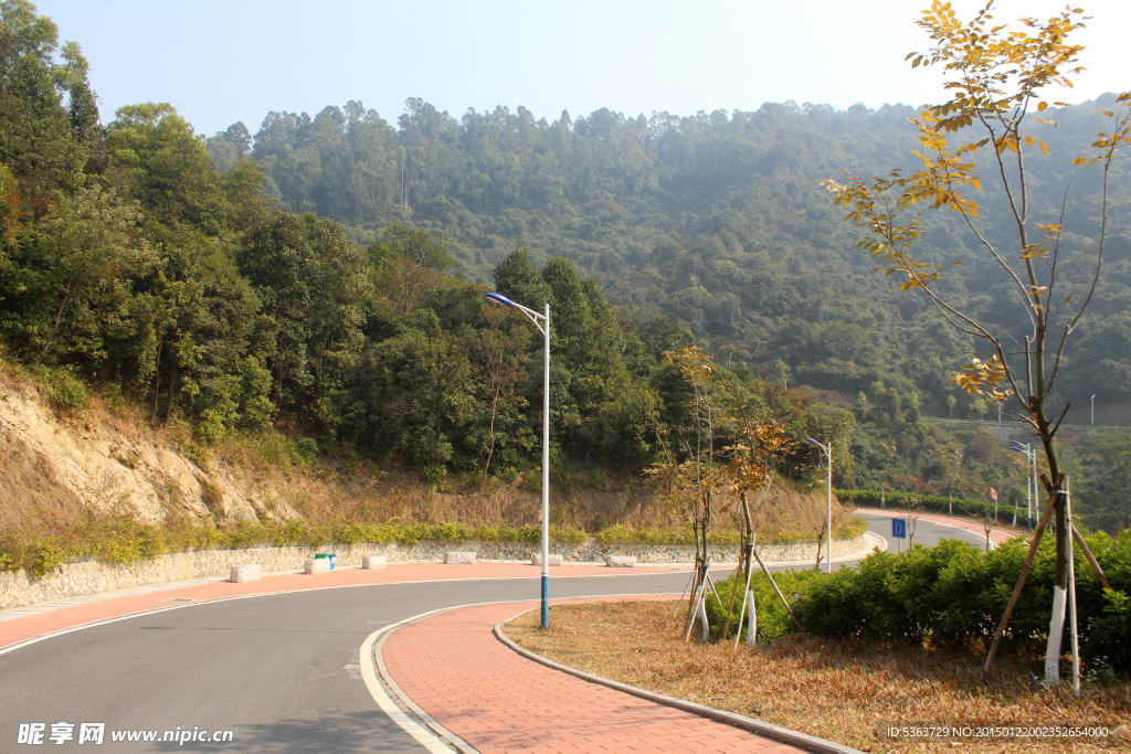 蜿蜒山路