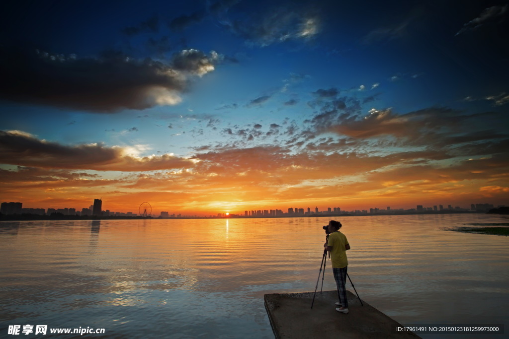 泸沽湖夕阳